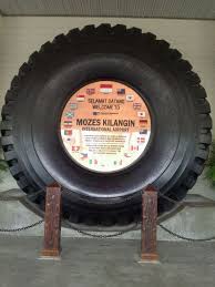 Maybe you would like to learn more about one of these? Mozes Kilangin International Airport Tim Timika International Airport Airport