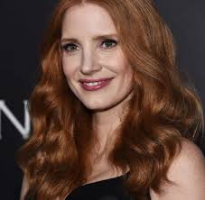 Kylie jenner mit ihren einzigartigen rot gesträhnten haar spitzen zur. Die Besten Tricks Fur Glanzendes Haar Bei Jeder Haarfarbe Welt