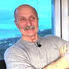 With AFL trade week in full swing, legendary Tasmanian coach and player  Andy Bennett tells an extraordinary story about his move from Hawthorn to  St. Kilda in the mid 1980's including a near death ...