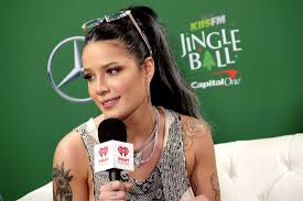 Since the pregnancy announcement, halsey has taken fans along with her through her journey, sharing photos. Sangerin Halsey Wie Kam Sie Auf Ihren Kunstlernamen Promiflash De
