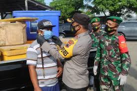 We would like to show you a description here but the site won't allow us. Polisi Dan Tni Bagi 1 000 Masker Untuk Pedagang Ikan Cilacap Info Satgas Covid 19