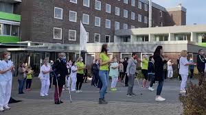 Jerusalema is a song by south african dj and record producer master kg featuring south african vocalist nomcebo. Jerusalema Challenge Konnte Teuer Werden Kliniken Im Kreis Soest Loschen Videos Kreis Und Region