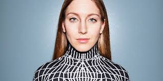 Flora Miranda : Codes informatiques & robes en silicone