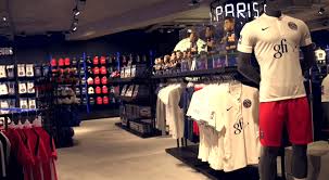 Réservez vos places et abonnements pour les matchs du psg football, handball et des féminines. Fermeture Mysterieuse Des Boutiques Du Psg Vipsg