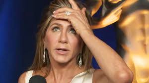 All eyes were on jennifer aniston at the 2020 screen actors guild awards — because nothing was sagging. Jennifer Aniston Can T Believe She Forgot To Thank Morning Show Cast In Sag Acceptance Speech Exclusive Entertainment Tonight