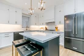 Castle kitchens offers the finest modern kitchen cabinets toronto has to offer. 5 Star Toronto Kitchen Cabinets Company Serving Gta