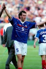 Zidane, l'élu de toutes les gloires, l'ange de toute une nation, a vu sa tête repoussée par le gardien adverse. France Paraguay Huitiemes De Finale De La Coupe Du Monde De Football 1998 1998 Trakt Tv