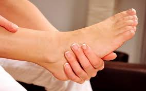 Cedera adalah salah satu penyebab kaki bengkak yang paling umum. Jangan Diabaikan Kaki Mendadak Membiru Bisa Jadi Pembekuan Darah Serius Yang Memicu Kematian Okezone Lifestyle