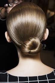 À vous de voir selon votre style, et celui. Quinze Coiffures D Invitee Que L On Ne Va Pas Regretter Sur Les Photos Du Mariage Madame Figaro