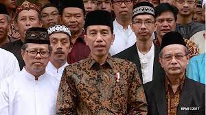 Jokowi melihat mobilitas tinggi warga di tengah pandemi virus corona. Jokowi Selamat Hari Raya Idul Fitri 1 Syawal 1438 H