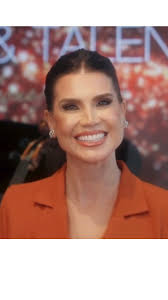 Look Stars & Talente by Leona König in @orf.at @orf.tvthek !! ,  @orfsuedtirol #orf #leonakonig #moderatorin @steinwayaustria  @matthiasbartolomey @paulherbstpiano