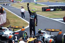 Kurvige Schönheit lutscht und fucks while telephoning with her Freundin - Yolosi's sexy call