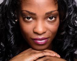 Pele negra: veja as principais tendências de maquiagens para o verão