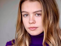 Young Julia Roberts Played By South OC Actress In Series 'Gaslit'