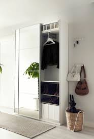 Flur Einrichten Flurgarderobe In Weis Mit Spiegel Beige Teppich Flur Einrichten Flurgarderobe Flur Speicher