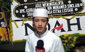 Keadaan sangat sayu dan ketat. Alwi Assegaf Kirim Doa Untuk Ashraf Sinclair Dari Tanah Suci Tabloidbintang Com