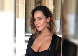 Born carmen cecilia rivera navia on 7th february, 1978 in pitalito, huila, colombia, she is famous for oki doki (1992). La Caderota Que Se Le Marca A Cecilia Navia Bailando Merengue