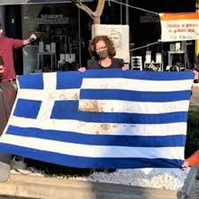 Ισθμός της κορίνθου, στην ελλάδα και την ελληνική σημαία σε πλοίο. To Polytexneio Kai H Matobammenh Ellhnikh Shmaia Symbolo Ths Noembrianhs E3egershs
