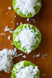 This pandan flavour kuih kosui is made with fresh pandan juice, thus it has a very nice pandan fragrance, best served with fresh. Kuih Kosui Rasa Malaysia