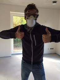 Die Atemschutzmaske Ist Beim Decke Schleifen Pflicht Decke Verputzen Verputzen Decke