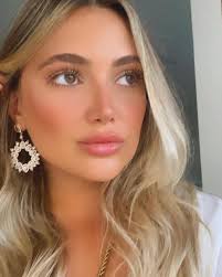 Felicia Castro's Instagram, Twitter & Facebook