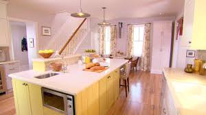 Wine themed home decor and kitchen products makes the perfect wine gift for your wine enthusiast. Vineyard Kitchen Decor Pictures Ideas Tips From Hgtv Hgtv
