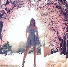 Pregnant Khloe Kardashian Wows At Kim S Baby Shower Khloe Kardashian Photos Khloe Kardashian Dress Kardashian Kylie Jenner