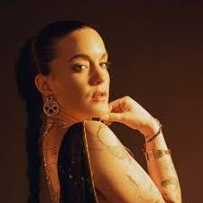 Leslie Caro's Instagram, Twitter & Facebook