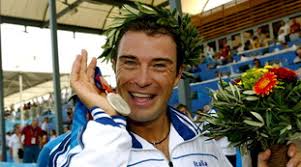 Leggendo questo profilo biografico puoi conoscere anche l'età e la data in cui antonio rossi è nato. Vgxfx6d5l3khqm