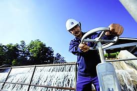 Skim air darul ehsan ini adalah program penjajaran semula daripada program pemberian air percuma yang dilaksanak oleh kerajaan negeri selangor sebelum ini di negeri salengor sejak tahun 2008. Skim Air Percuma Bergantung Pada Kewangan Negeri Azmin Semasa Mstar