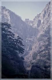 De hoogste piek is volgens de chinese overheid 1.532,7 meter hoog en is vernoemd naar de jadekeizer. Heiliger Berg Taishan Shandong China Cn Rdw Bilderratsel 664 Ratselecke Forum Discover America