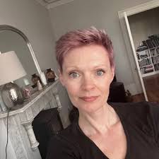 Ella Cousins (@ellacousins_)