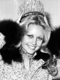 Feliz Cumpleaños a Miss Mundo 1974! 🎂🎁❤️ Anneline Elfreda Kriel nació el  28 de Julio de 1955 en Pretoria, Sudáfrica, pero fue criada en el pueblo  minero de Witbank. Estudió Drama en