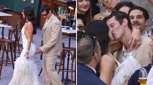 Dua Lipa e Callum Turner dão início às celebrações de casamento na Itália