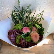 ピンクとシックな色合いの花束｜blue water flowers｜JR西荻窪駅徒歩1分 東京・杉並の花屋