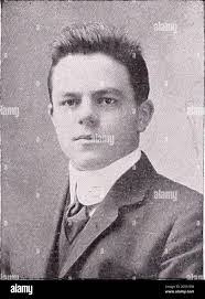 Hallie Bartlett's Instagram, Twitter & Facebook