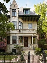 Idees Deco Pour Une Facade De Maison Beige Victorienne A Deux Etages Et Plus Avec Un Toit A Quatre Pans Facade Maison Maison Victorienne Maisons Historiques