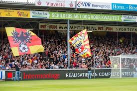 Bijna honderd jaar later, in 2015, is begonnen met een superrenovatie van het stadion waarmee de capaciteit werd vergroot naar 10.000 plaatsen voor de supporters. Stadion Go Ahead Eagles Volgend Seizoen Gedeeltelijke Rookvrij Deventer Destentor Nl
