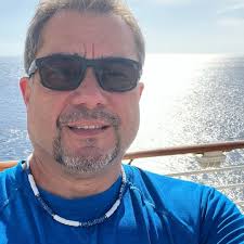 What are the best parking options near Wrigley Field for Cubs games?