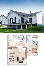 Bungalow Haus In Hanglage Mit Walmdach Architektur Grundriss Barrierefrei Einfamilienhaus Massiv Bauen Fertighaus Icon Winkelbunga Haus Walmdach Massivhaus