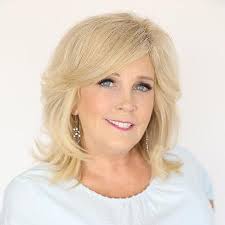 Laura Worley's Instagram, Twitter & Facebook