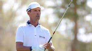 Canadian press male athlete of the year, 2000, 2001; Mike Weir Leads By Two At Cologuard Classic