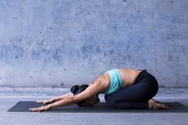 8 Gerakan Yoga Pemula Untuk Di Rumah Doktersehat