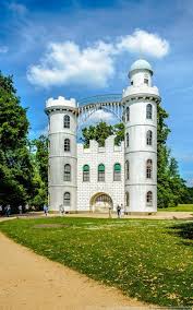 Berlin Das Schloss Auf Der Pfaueninsel In Der Havel Ch Liebe Diese Magische Insel Und Das Schlosschen Ist Auch Von Berlin Germany Berlin European Castles