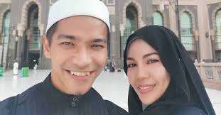 Fasakh adalah pengajuan cerai oleh istri tanpa adanya kompensasi yang diberikan istri kepada efek hukum yang ditimbulkan oleh fasakh dan khulu' adalah talak ba'in sughra, yaitu hilangnya hak rujuk pada talak raj'i (rujuk) adalah cerai talak oleh suami dengan level talak 1 (satu) dan talak 2 (dua). Cerai Taklik Tak Boleh Rujuk Pengertian Rujuk Syarat Dan Caranya