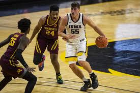 As in football, the hawkeye basketball team has more than one team that might be called an archrival. No 5 Iowa Men S Basketball Team Wins Rematch With No 16 Minnesota The Daily Iowan