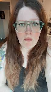 Bethany Armstrong (@bethanyarmstrong89)