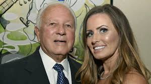 Ex-Louisiana Gov. Edwin Edwards dies; knew power and prison