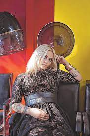 She was born tanner elle schneider on july 3rd, 1989, to actor rob schneider and model london king. Elle King Is Not America S Sweetheart Music Features Creative Loafing Charlotte