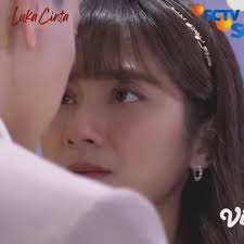 Mencintaimu adalah luka yang kupilih sendiri... 🥺❤️‍🩹, Saksikan sinetron  SCTV Luka Cinta setiap pukul 21.30 WIB hanya di SCTV. 💙, #LukaCinta  #SCTVSinetron #SCTVKreatif